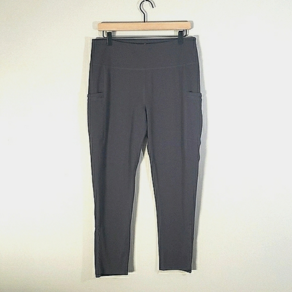 NWOT Versona gray pocket leggings, L